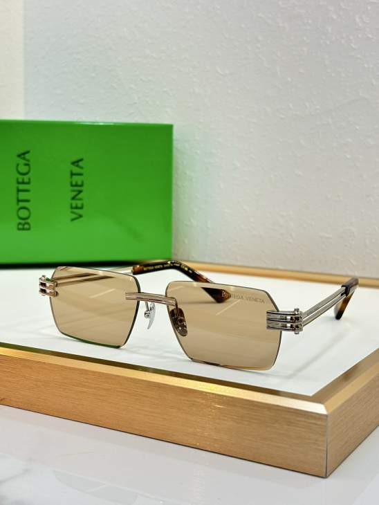 Picture of Bottega Veneta Sunglasses _SKUfw80882304fw